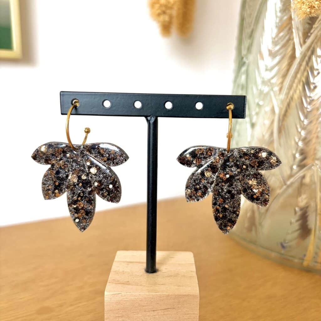 Ma Poulette Bijoux Boucle d'oreilles feuille noir dore 1