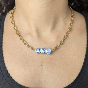 Ma poulette bijoux Pendentif Mireille - perle blanche fleurs bleues